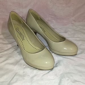 Nude Pumps